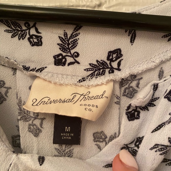 Universal Threads work blouse - Picture 2 of 4